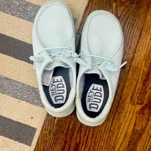 Hey dudes woman’s size 5